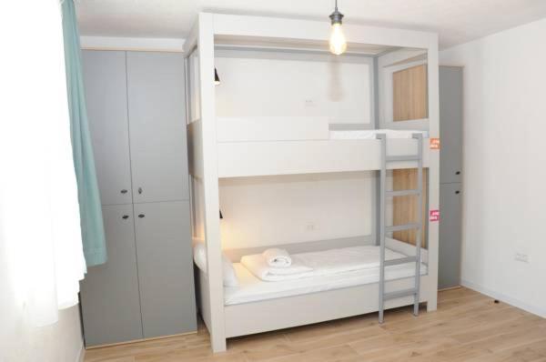 Hostel Kucha SJJ Exteriör bild